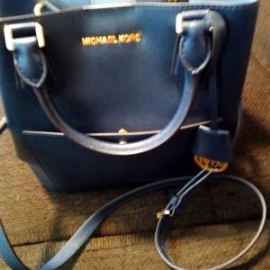 NWT MICHAEL KORS BUCKET BAG W/ LONG STRAP